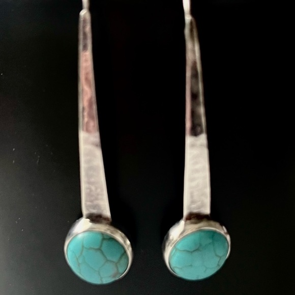 Silpada Vintage Hammered
Sterling Silver & Turquoise
Earrings - Picture 5 of 7